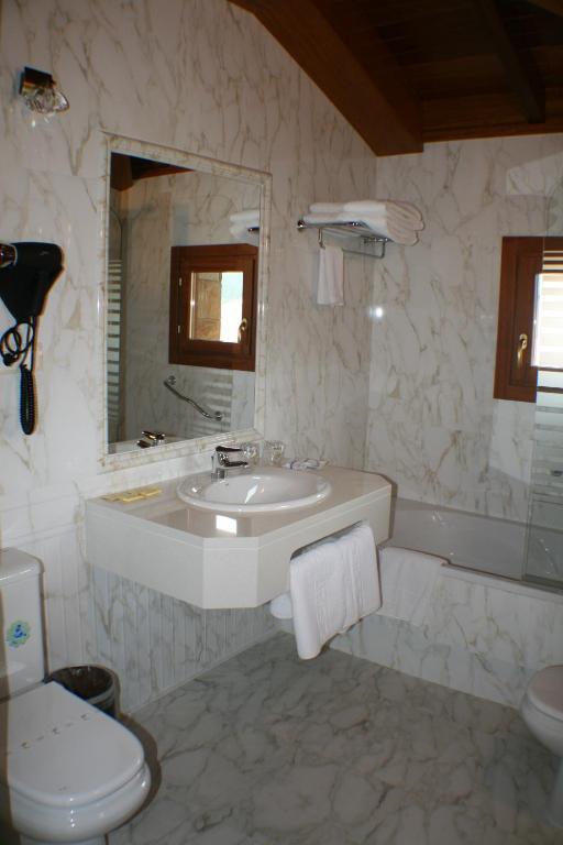 Hotel Valle Las Luinas Soto de Luiña Cameră foto